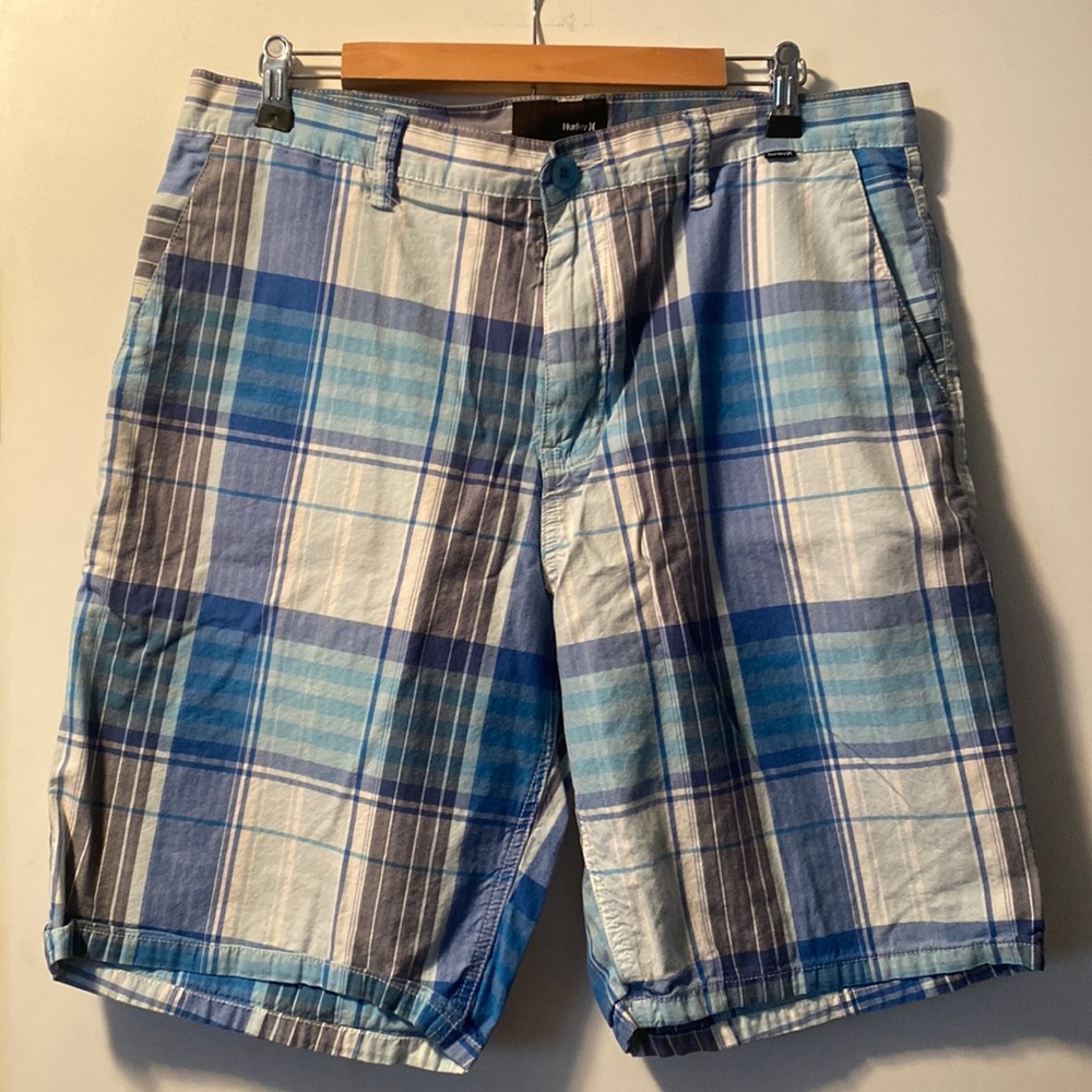 HURLEY Plaid shorts. 34